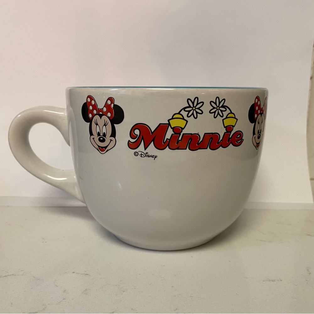 Vintage Minnie Mouse collectors mug . Coffee mug, cereal mug, oatmeal mug.